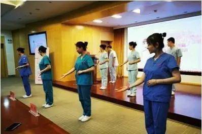 展禮儀風采，樹巾幗形象 市人民醫院開展窗口服務禮儀培訓
